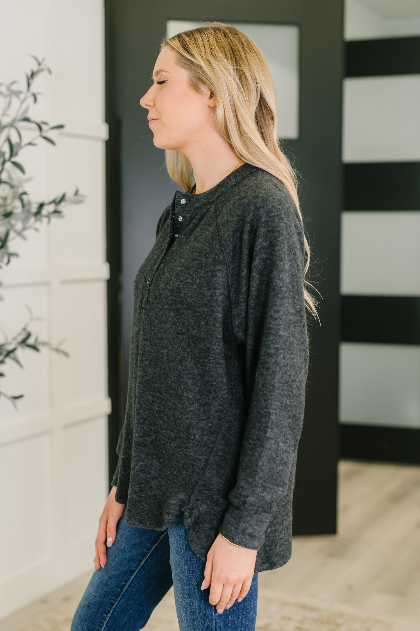 Relaxed fit and stepped hi-low hem on Murphy Black Pullover.