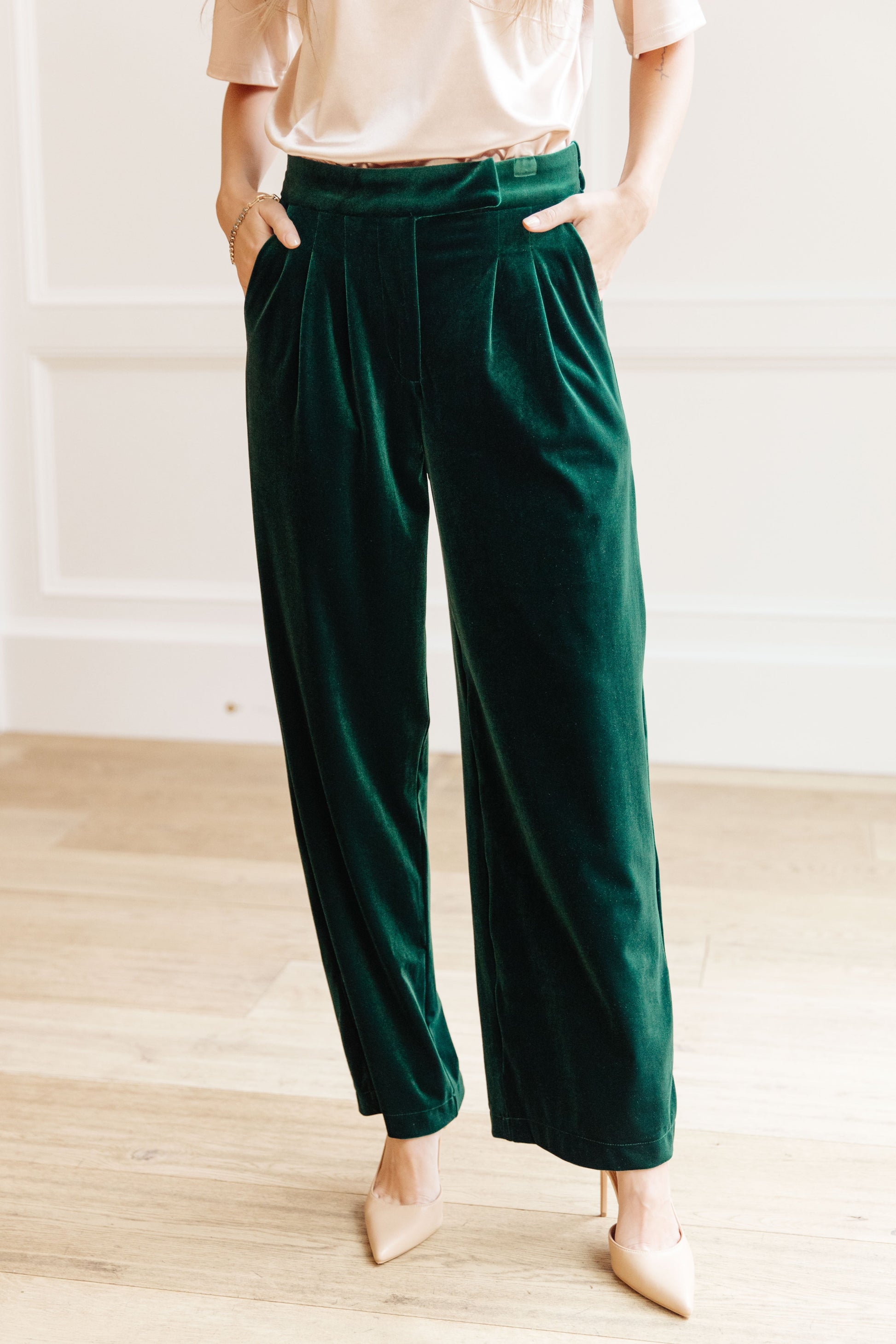 Emerald velvet high-rise wide-leg pants for women – regular sizes.