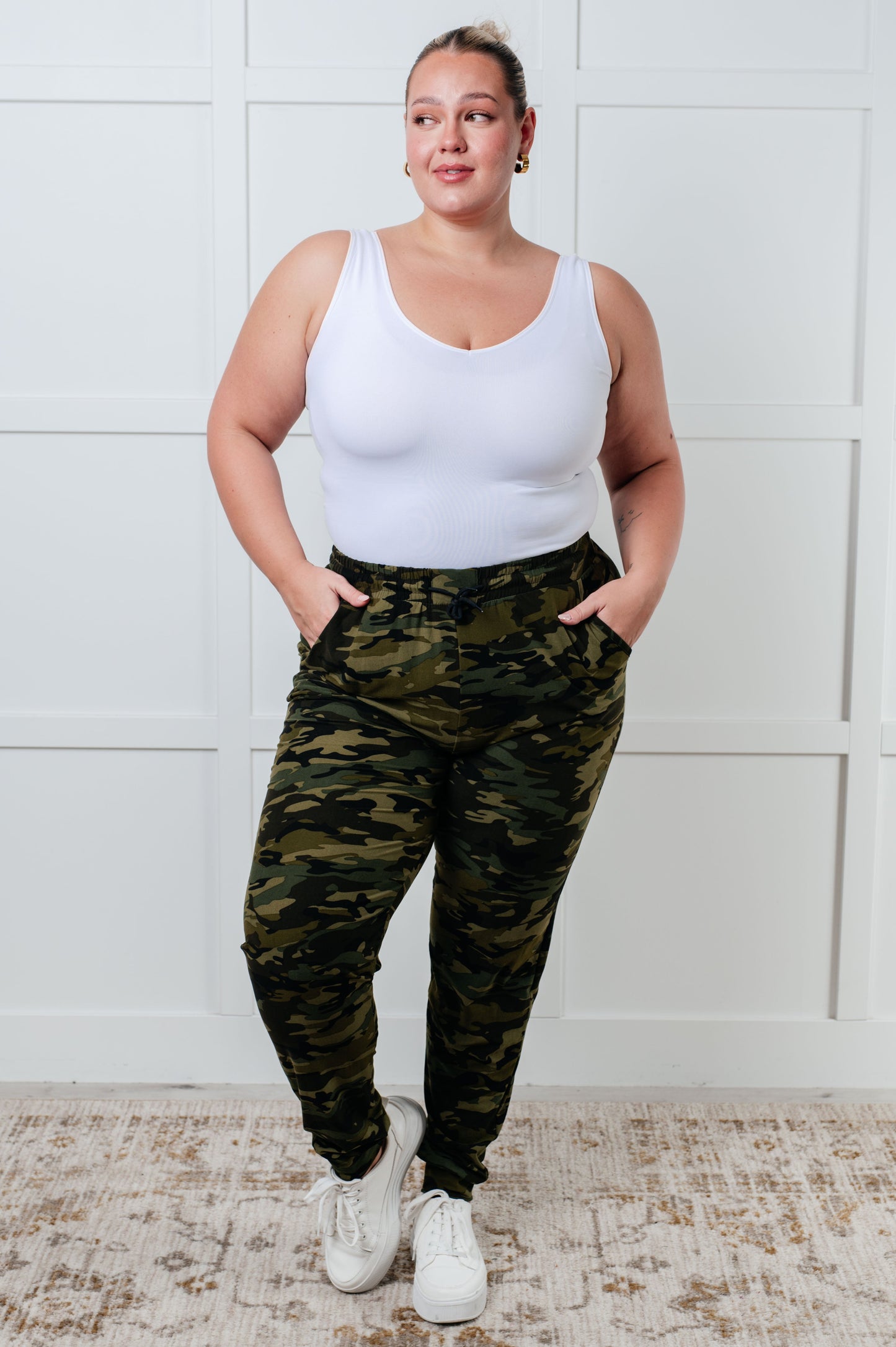 Women's joggers made from double-brushed microfiber with a camo print, featuring an elastic waistband, functional drawstring, and pockets.