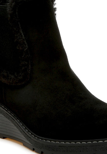 Close-up of black Thunderhoof Boots showing elasticated gussets and soft fur detail.
