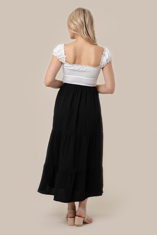 Tiered maxi skirt with elastic waistband in black. Flowy silhouett, lined for full coverage.