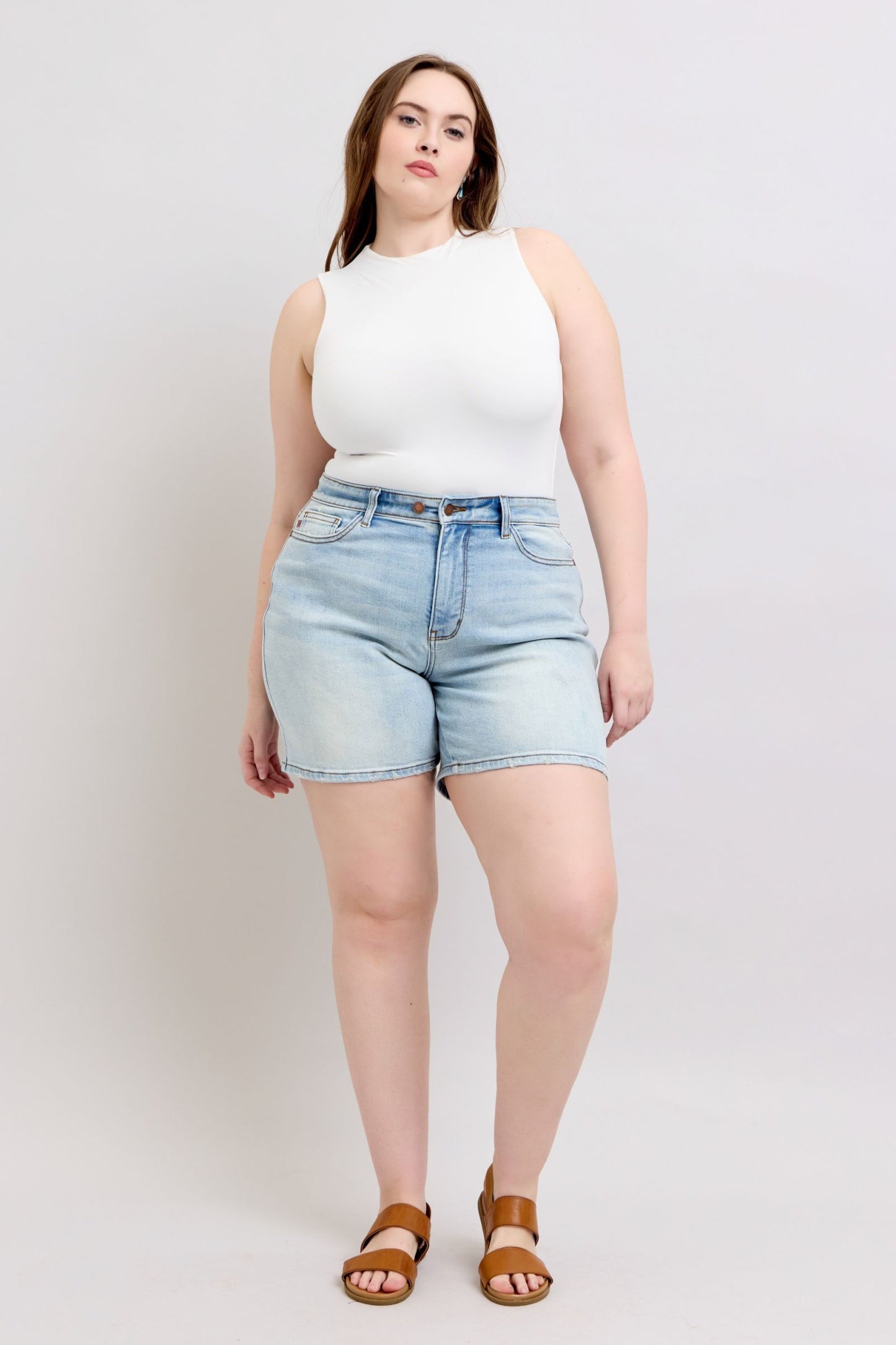 Plus-size model in Hannah 2-Button Denim Shorts, light wash with mid-rise fit.