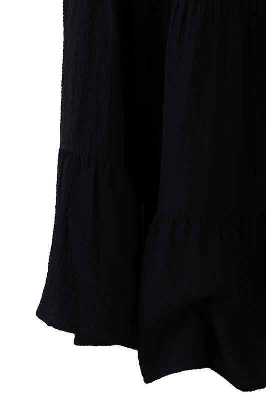 Tiered maxi skirt with elastic waistband in black. Flowy silhouett, lined for full coverage.