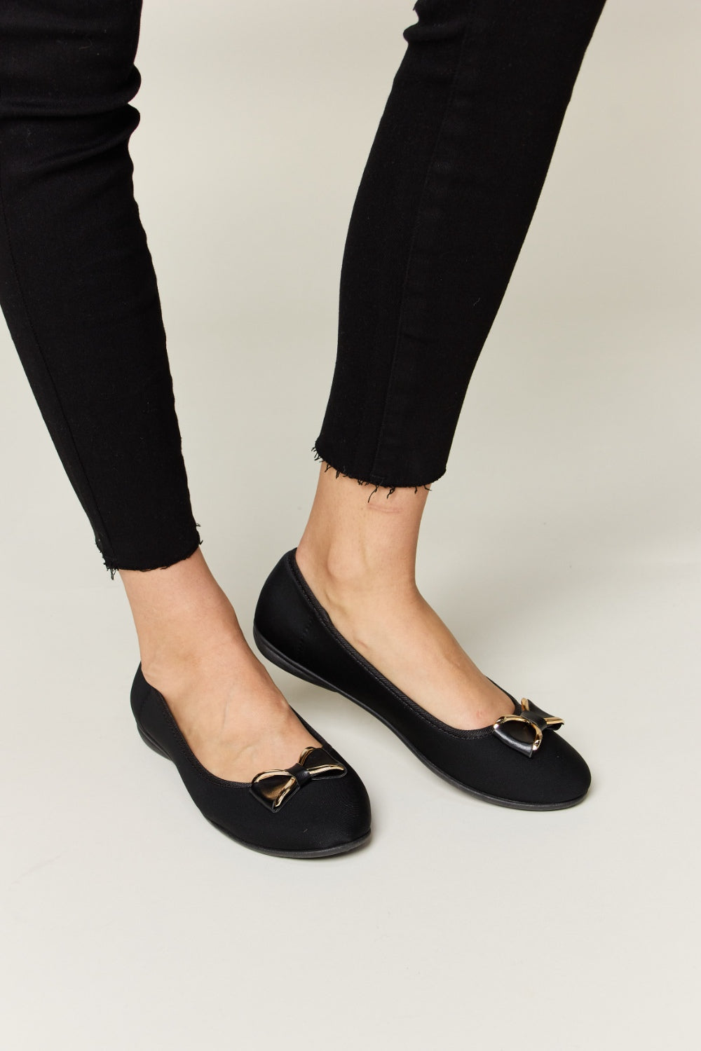 Lucera Forever Link Metal Bow Flats