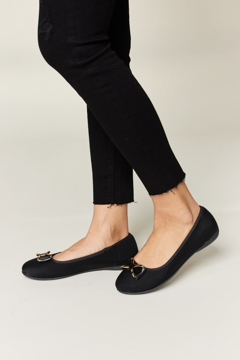 Lucera Forever Link Metal Bow Flats