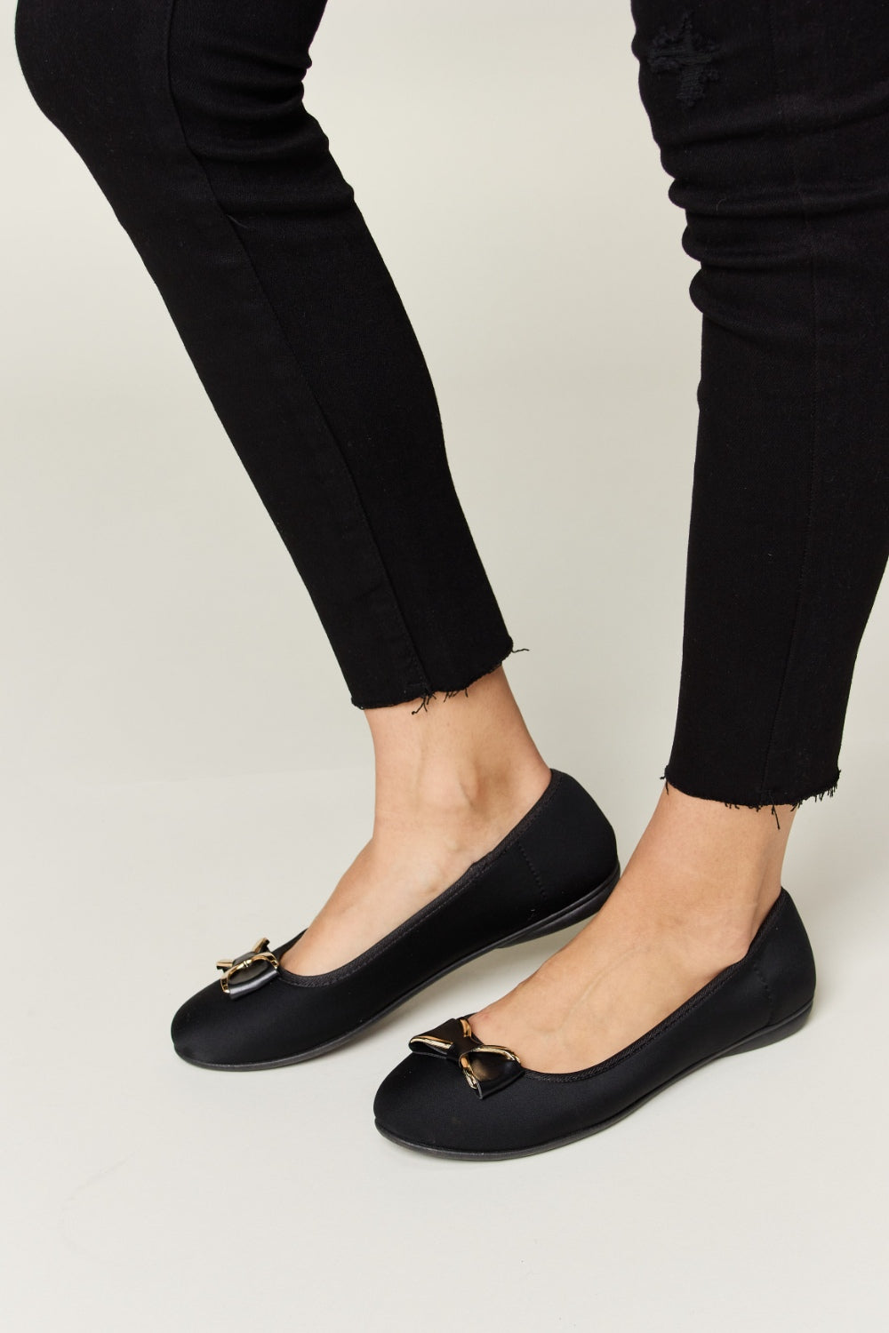 Lucera Forever Link Metal Bow Flats