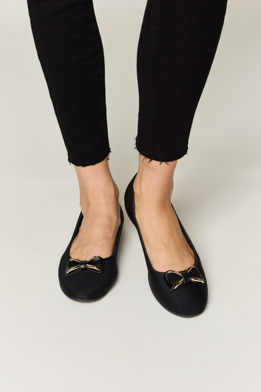 Lucera Forever Link Metal Bow Flats