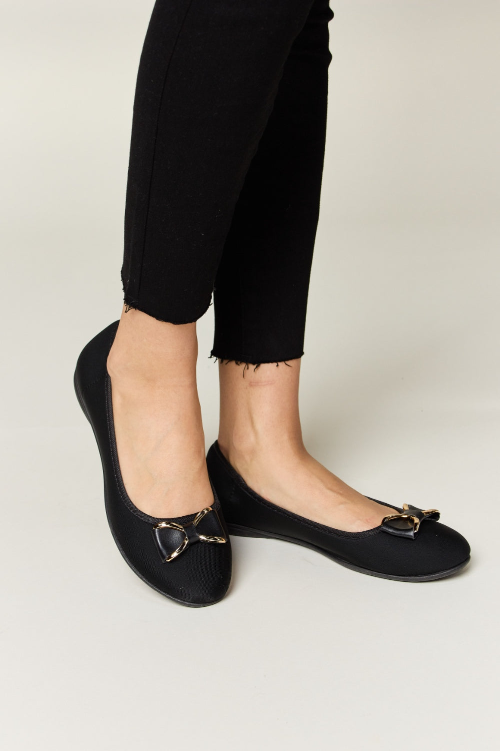 Lucera Forever Link Metal Bow Flats